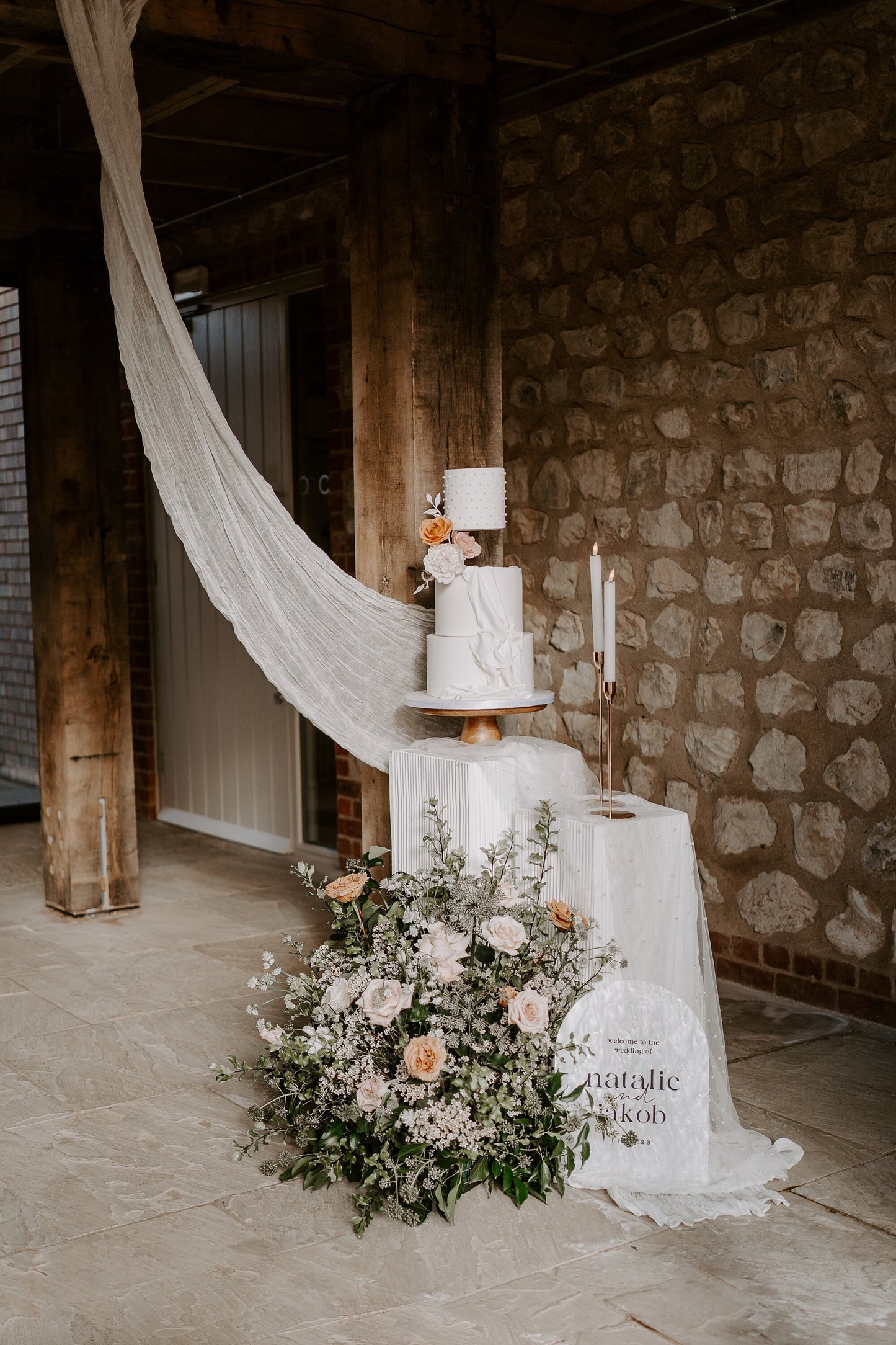 Acrylic arch welcome sign, wedding welcome sign, pearl marble acrylic , welcome sign , statement wedding decor , marble wedding acrylic , pearl acrylic , welcome to the wedding of , wedding date and couples names. Wedding photography, wedding stationery , wedding stationer , acrylic signage, acrylic wedding signage